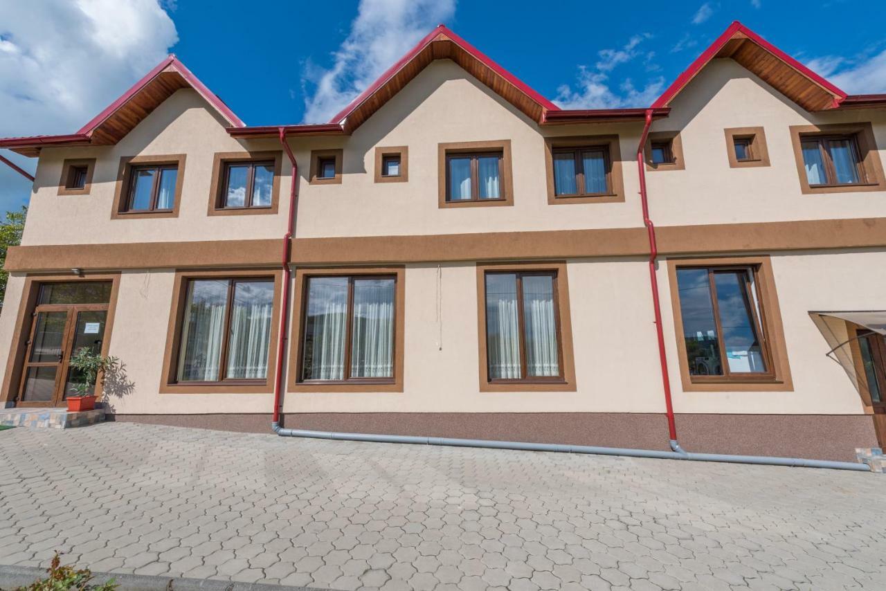 Pensiune Casamircea Bistriţa エクステリア 写真